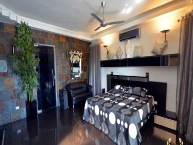 Main House & Seperate Guest House Luxury Villa
